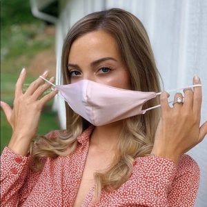 Blissy Personal Mask 100% Mulberry Silk (Pink) BRAND NEW!! Still sealed!!